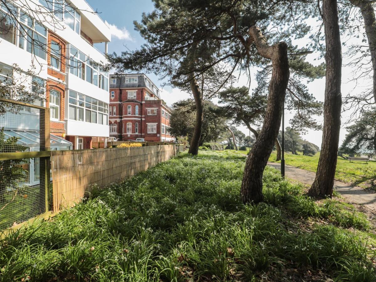 The Pines Apartment Bournemouth Exterior photo